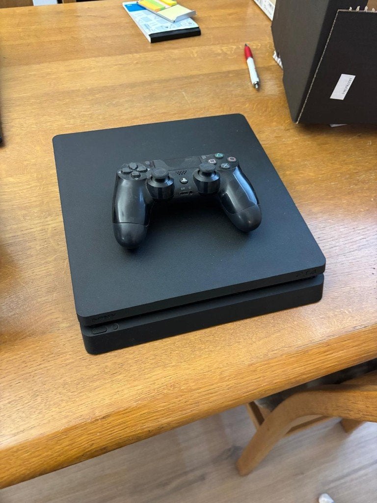 PS4 met Hori race stuur en game F1 2021, Ophalen, Gebruikt, 1 speler, Racen en Vliegen