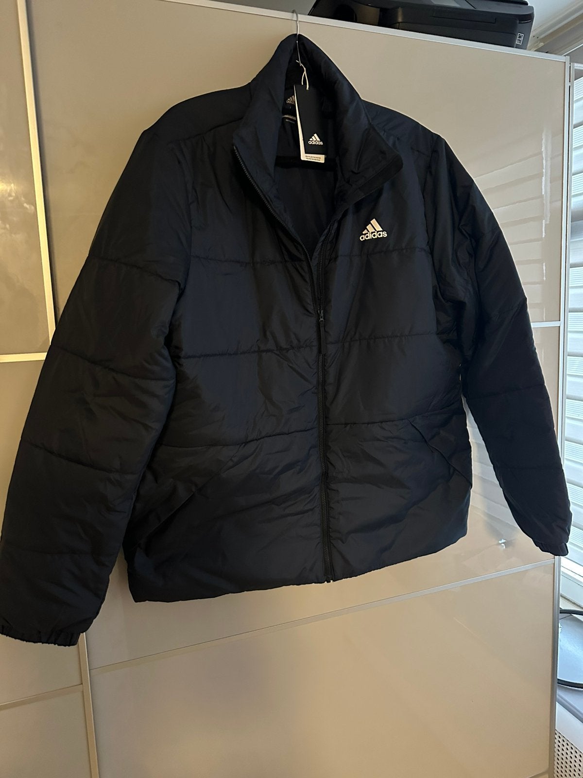 Nieuwe Adidas jas, maat L, Kleding | Heren, Jassen | Winter, Ophalen of Verzenden, Nieuw