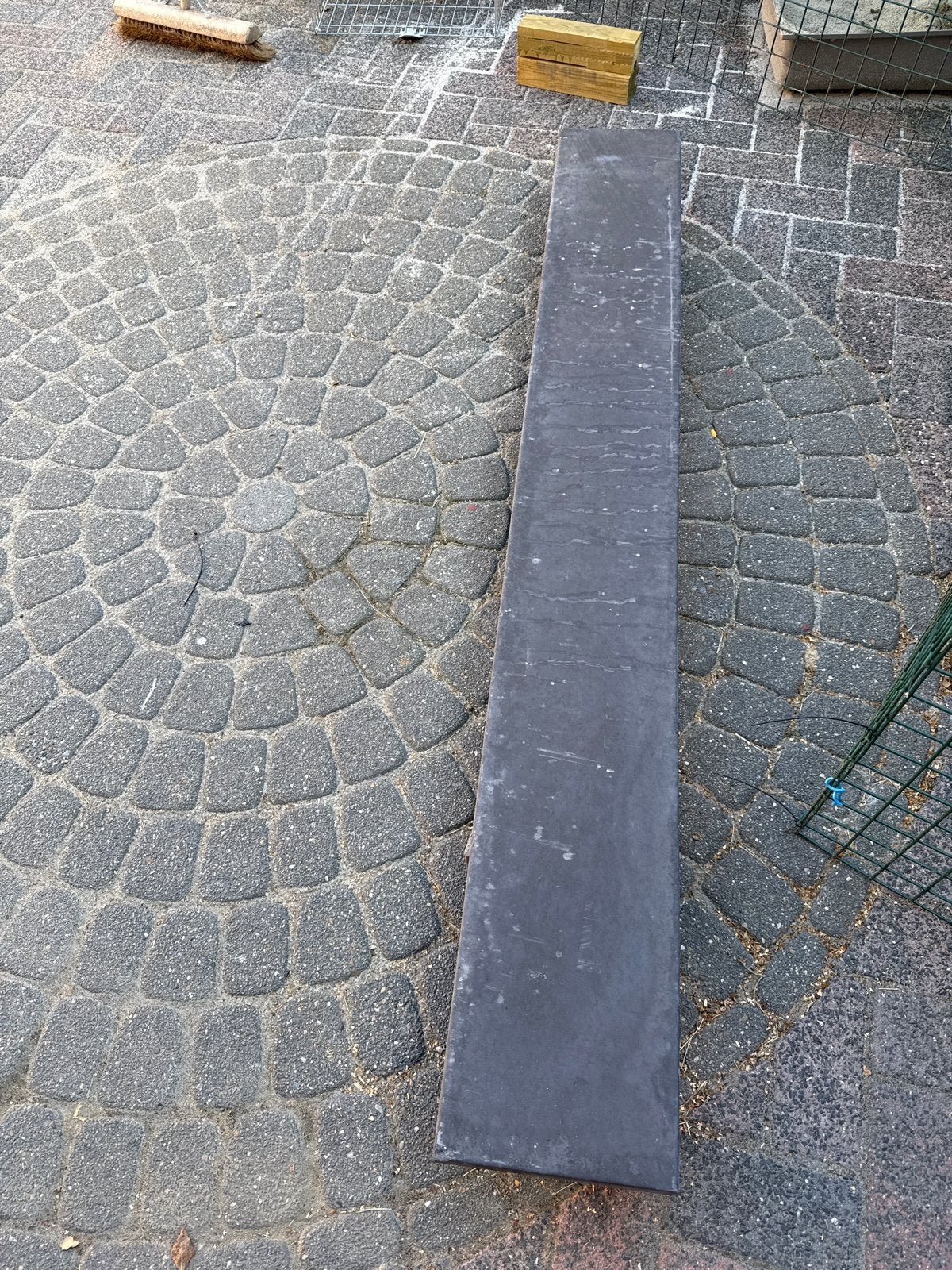 Donkere betonnen biels voor tuin en landschapsinrichting, Ophalen, Gebruikt, Biels, 200 cm of meer