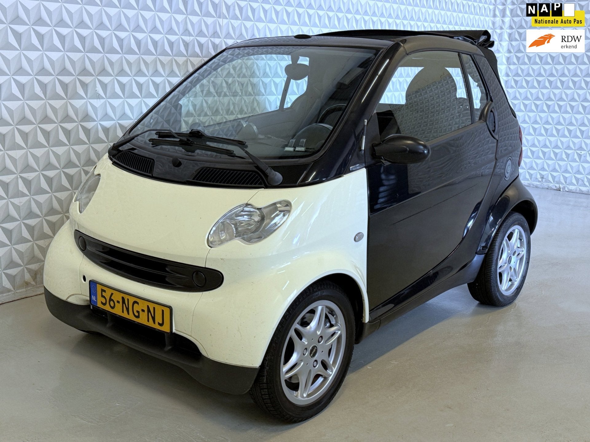 Smart Cabrio Cabrio & passion Leer Stoelverwarming Aircondit, Auto's, Smart, Achterwielaandrijving, Gebruikt, 61 pk, Zwart