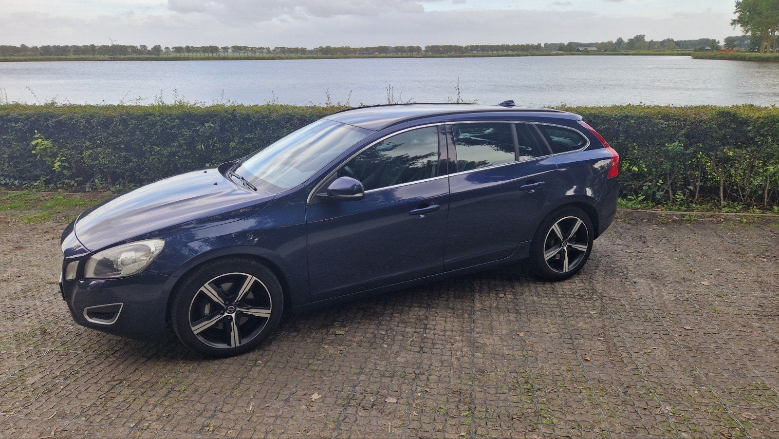 Volvo V60 2.4D5 205PK Geartronic 2011 R-Design, Auto's, Euro 5, 1800 kg, Zwart, Navigatiesysteem