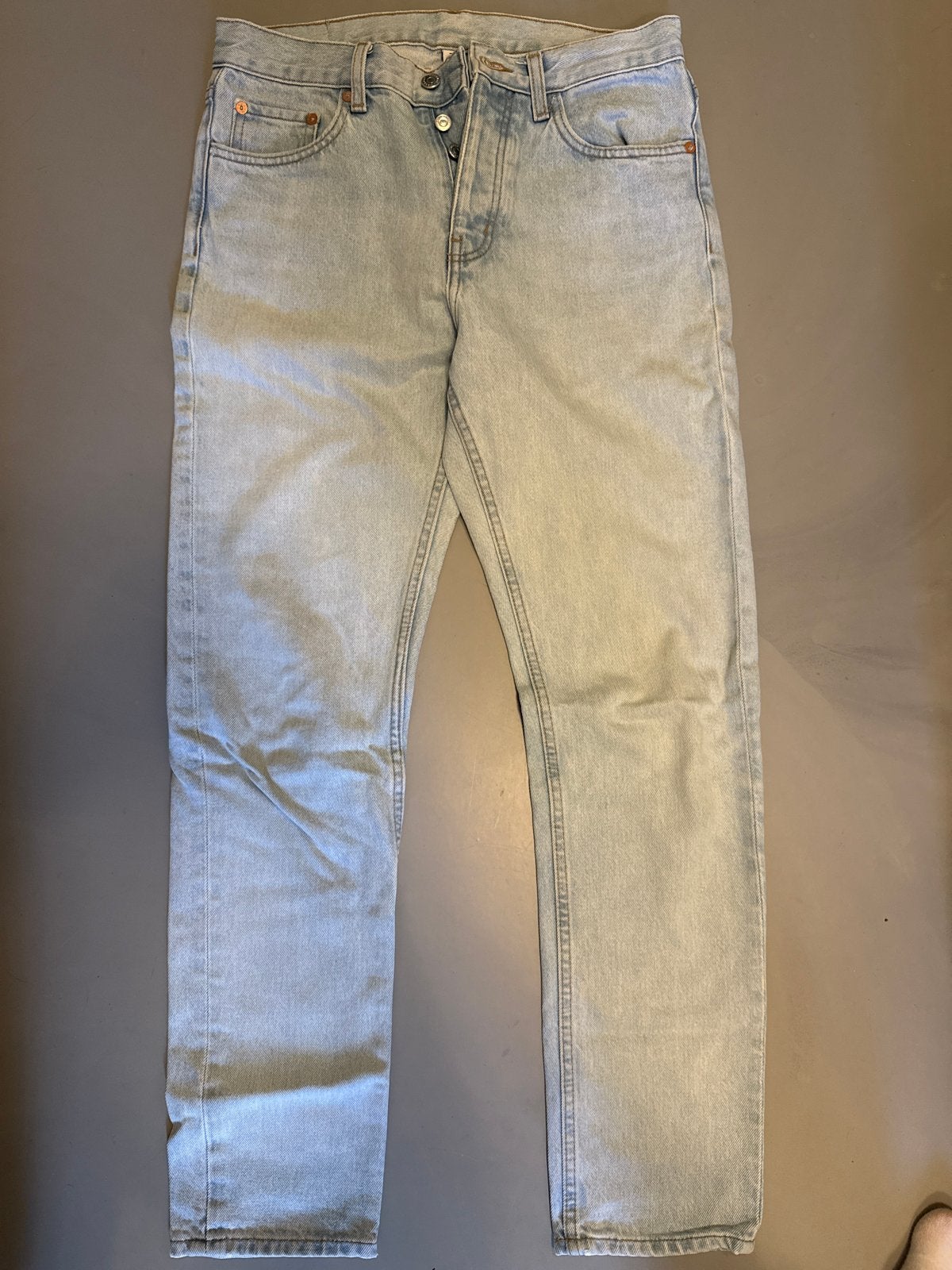 Weekday Pine Regular Tapered Jeans Lichtblauw W28/30, Ophalen of Verzenden, Zo goed als nieuw, Blauw, W28 - W29 (confectie 36)