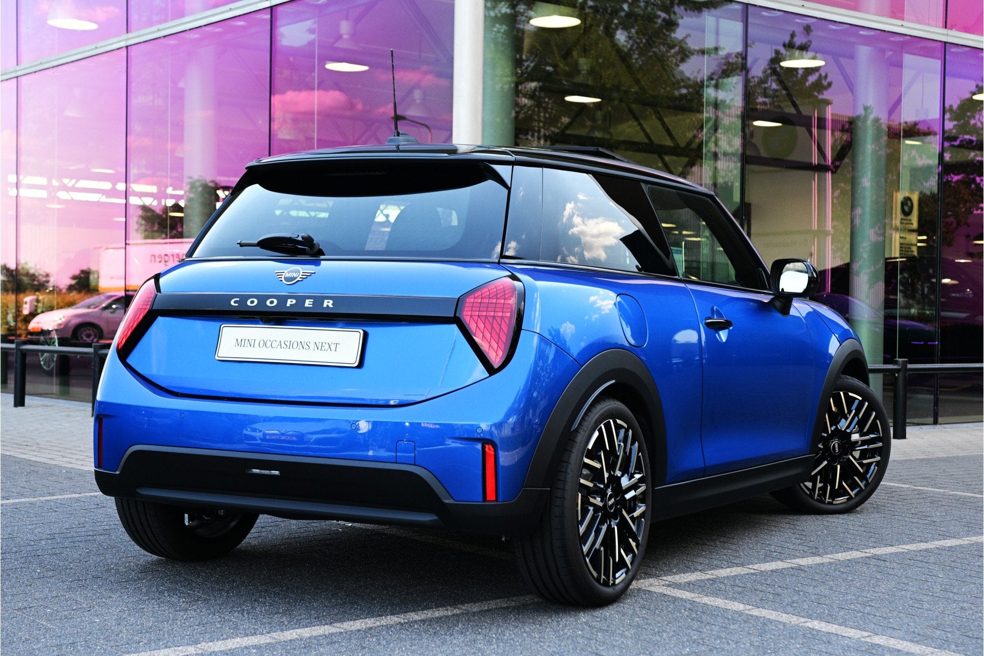 MINI Hatchback Cooper C Automaat / Favoured / Pakket XL / 18, Auto's, Mini, Dealer onderhouden, 156 pk, Met garantie (alle), Bedrijf