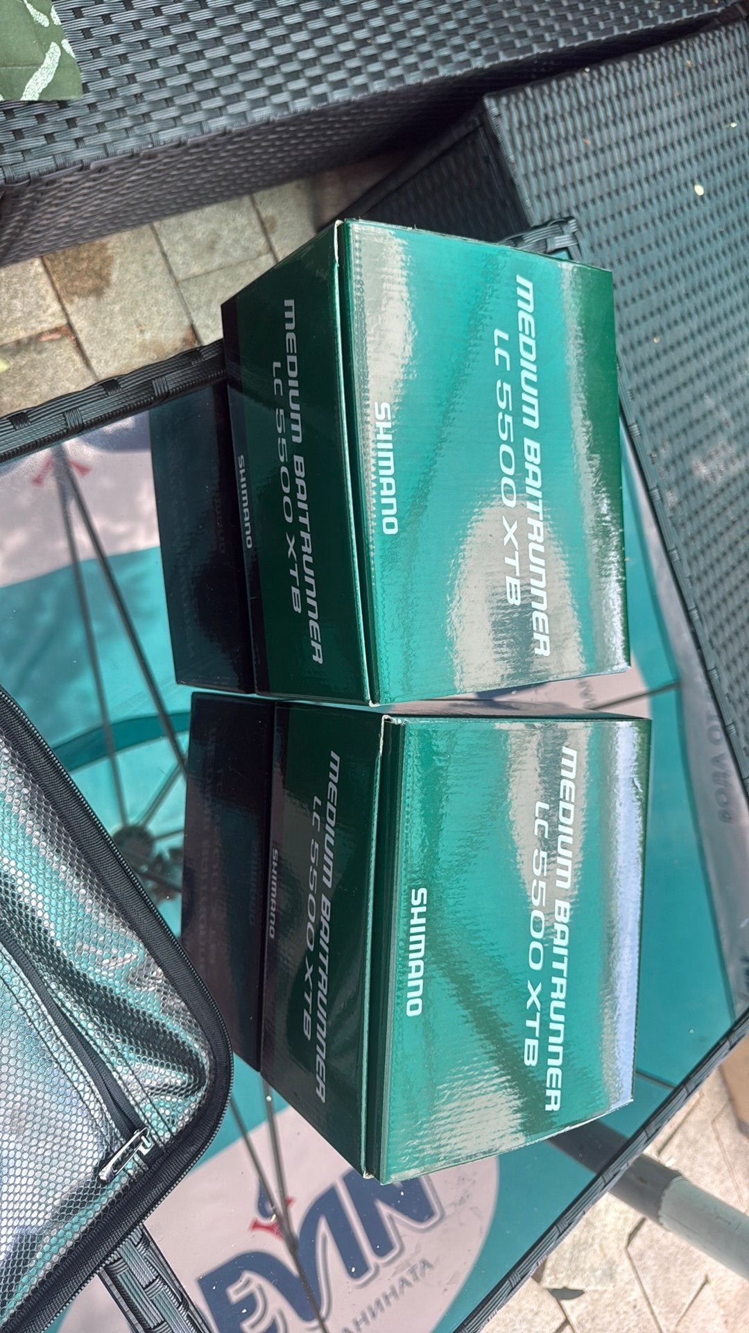 2 Shimano Medium Baitrunner LC 5500 XTB Nieuwstaat, Ophalen of Verzenden, Zo goed als nieuw, Molen
