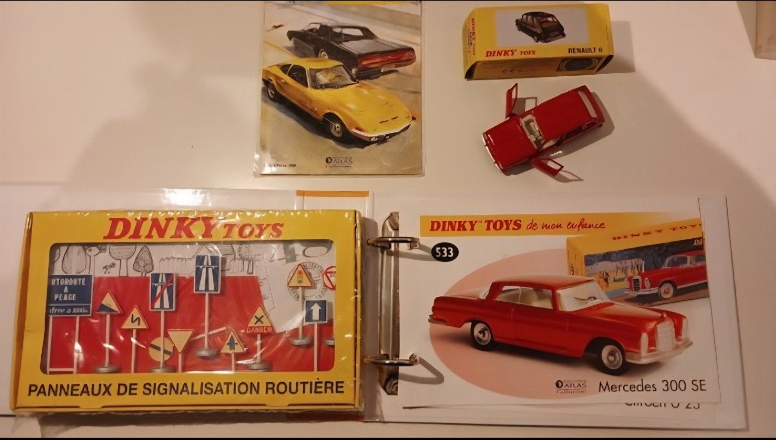 Dinky Toys Collectie: Renault 6, Verkeersborden & Catalogus, Ophalen of Verzenden, Zo goed als nieuw