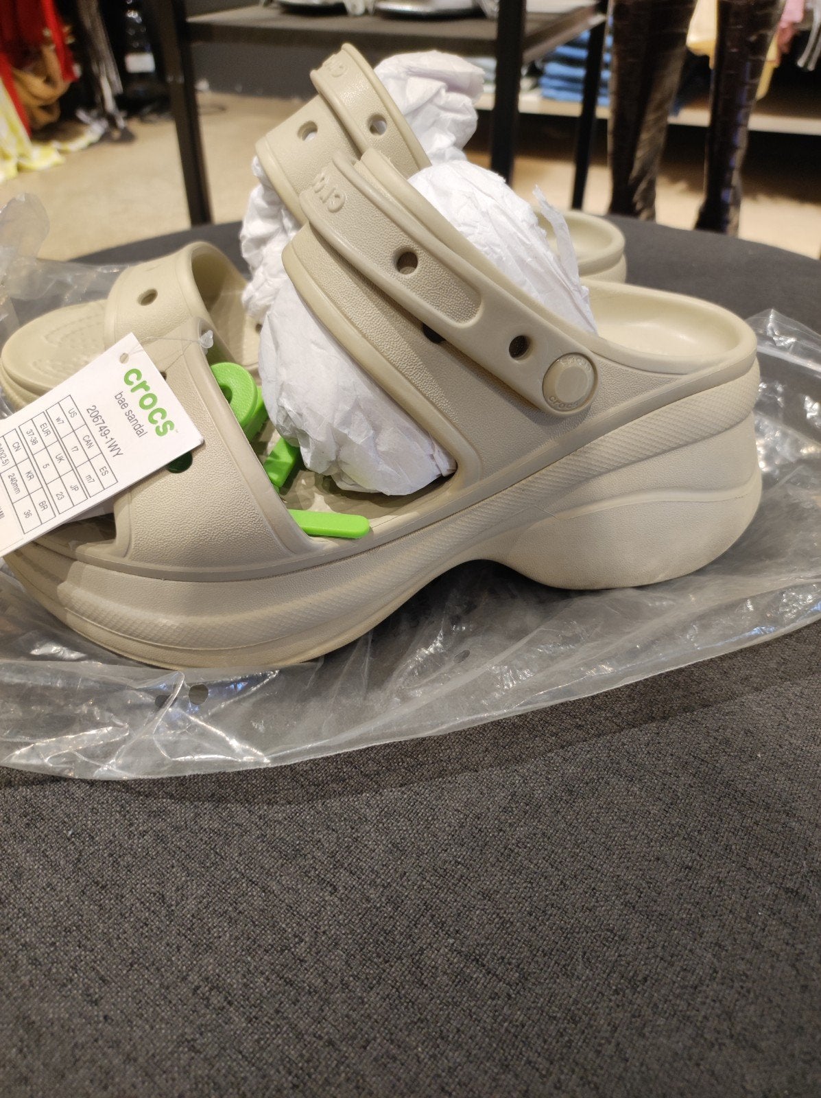 Crocs bae sandals 37-38, Kleding | Heren, Schoenen, Ophalen of Verzenden, Nieuw