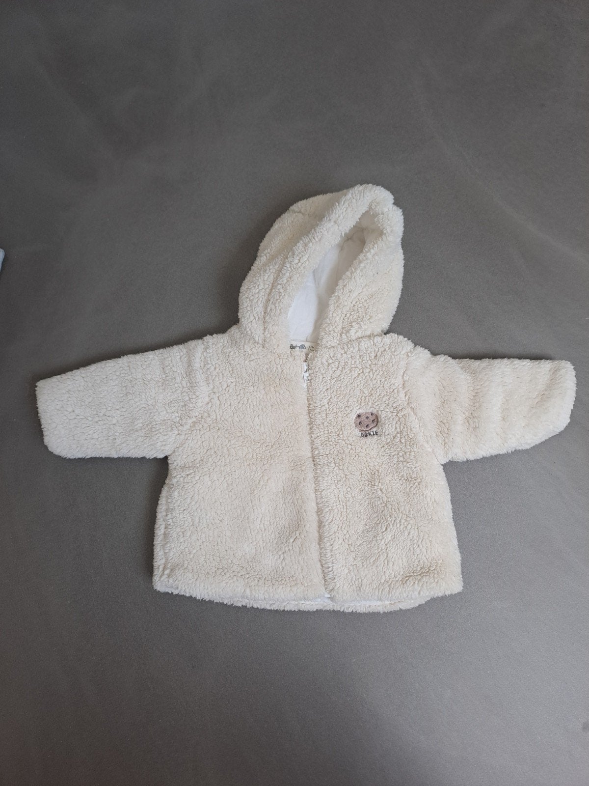 Zacht wit teddy jasje met capuchon voor baby 74, Ophalen of Verzenden, Zo goed als nieuw, Onbekend, Jongetje of Meisje