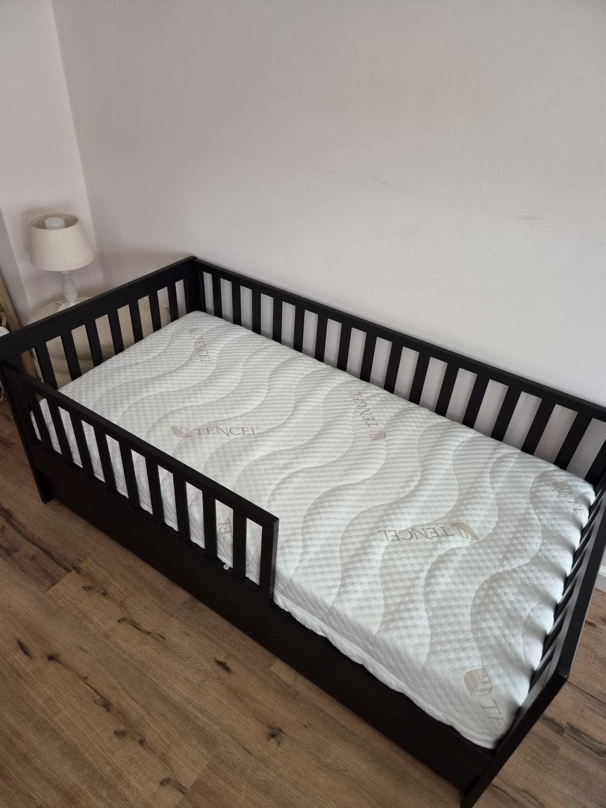 Zwart kinderbed met opberglades, Ophalen, Zwart, 190 cm of minder, Zo goed als nieuw