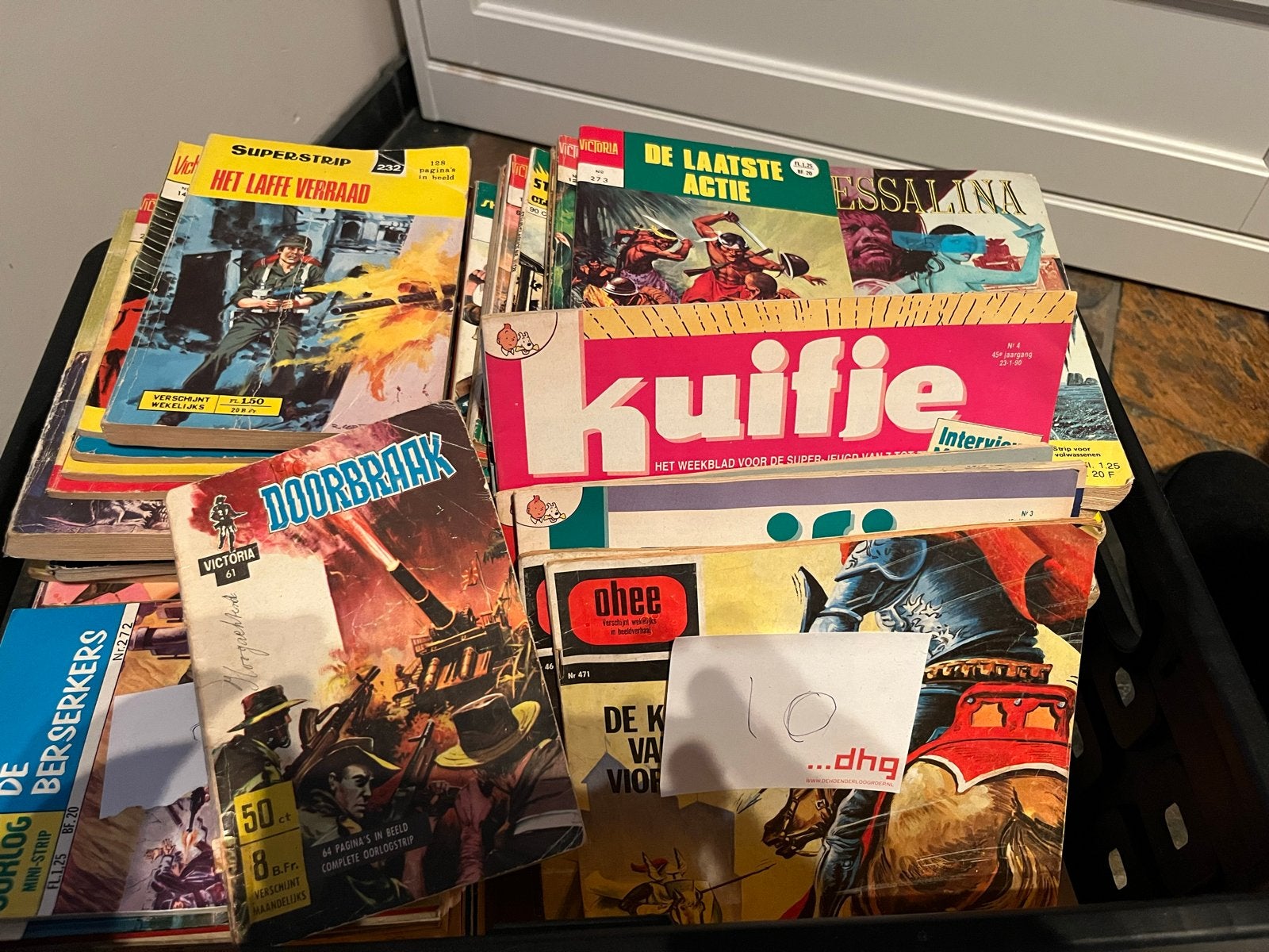 Krat vol oude stripboeken - Victoria collectie en meer, Meerdere stripboeken, Ophalen, Gelezen