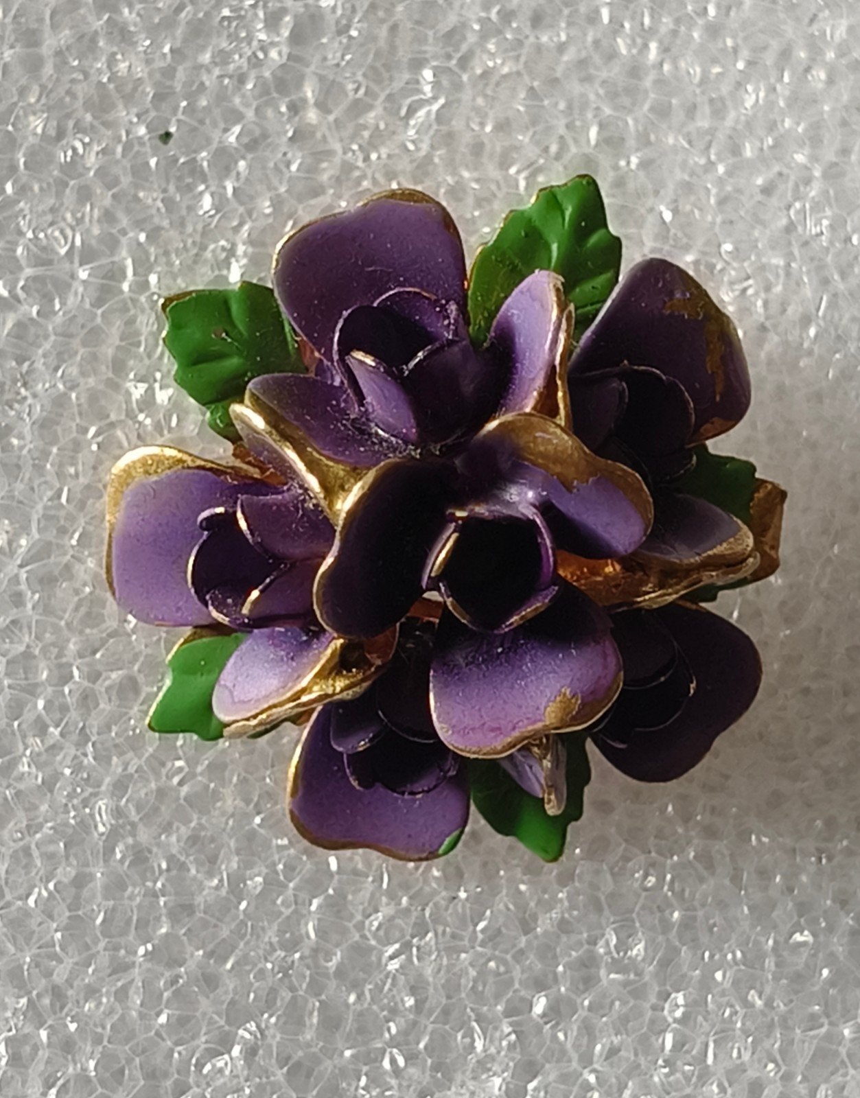Vintage Geëmailleerde Broche Paarse Viooltjes Goudkleurig, Overige materialen, Verzenden, Paars, Minder dan 4 cm