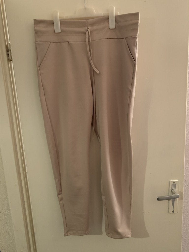 Beige driekwart broek van Iz Naiz. Maat 2XL, Beige, Maat 46/48 (XL) of groter, Iz Naiz, Ophalen of Verzenden