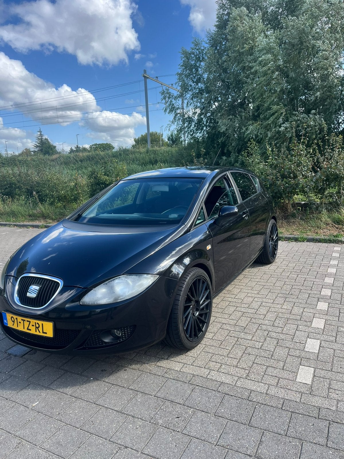 Seat Leon 1.6 75KW 2007 Zwart, airco, trekhaak, cruise, Auto's, 4 cilinders, Leon, Zwart, 1200 kg
