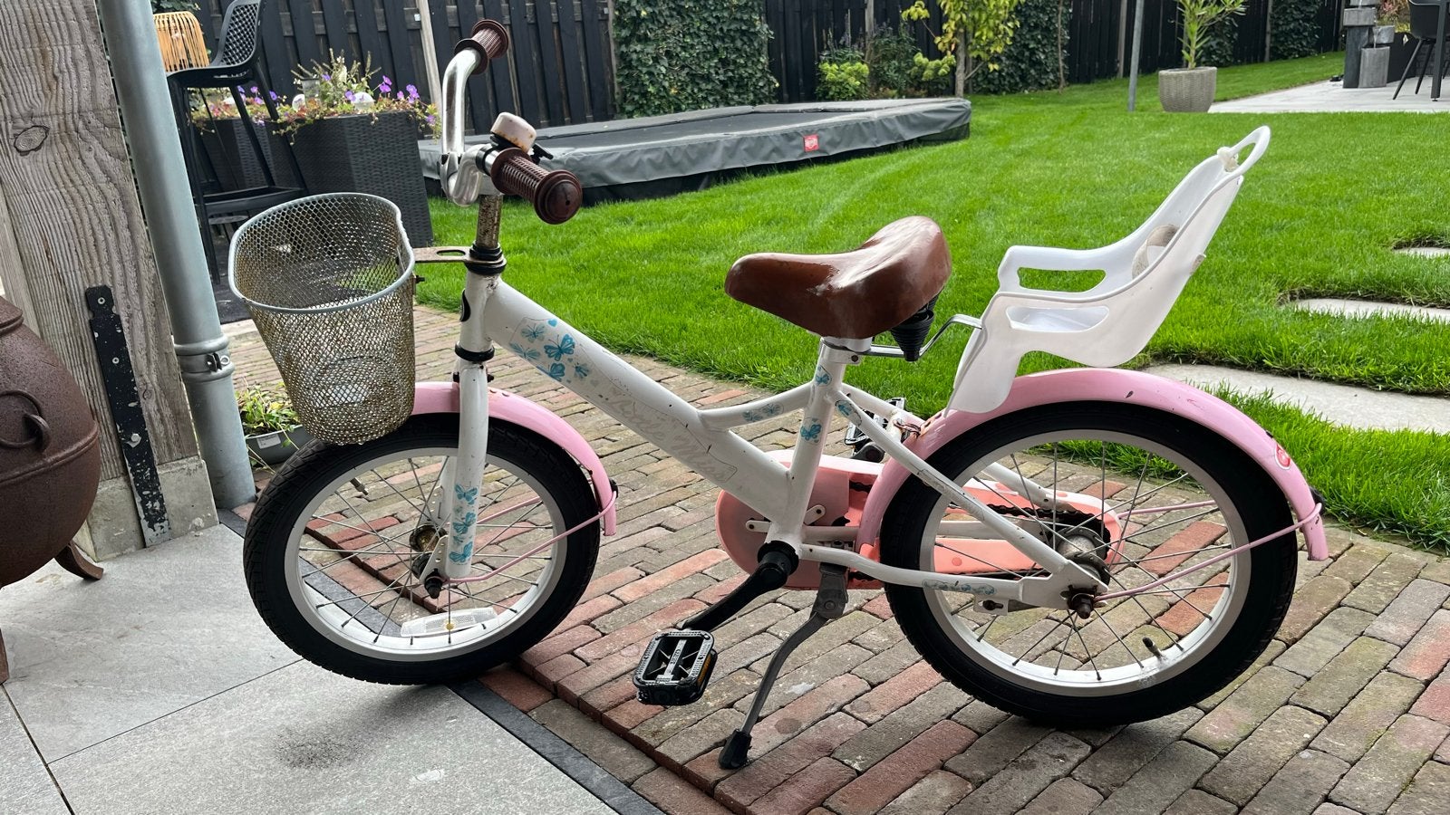 Kinderfiets wit/roze met mandje en zitje, Fietsen en Brommers, Ophalen, Gebruikt, Velgrem, 16 tot 20 inch