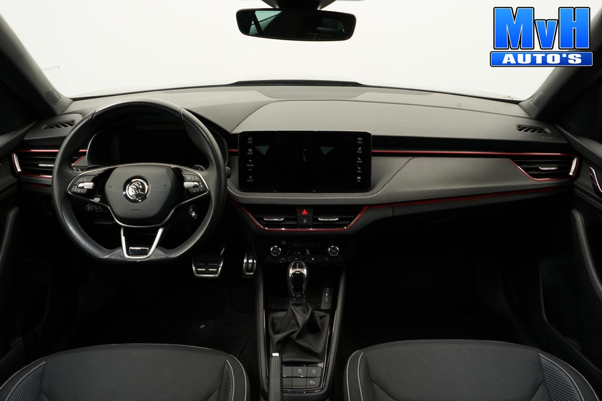 Skoda Kamiq 1.0 TSI Monte Carlo|AUTOMAAT|PANO|CAMERA|ACC|LED, Auto's, Dealer onderhouden, Stof, Gebruikt, Met garantie (alle)