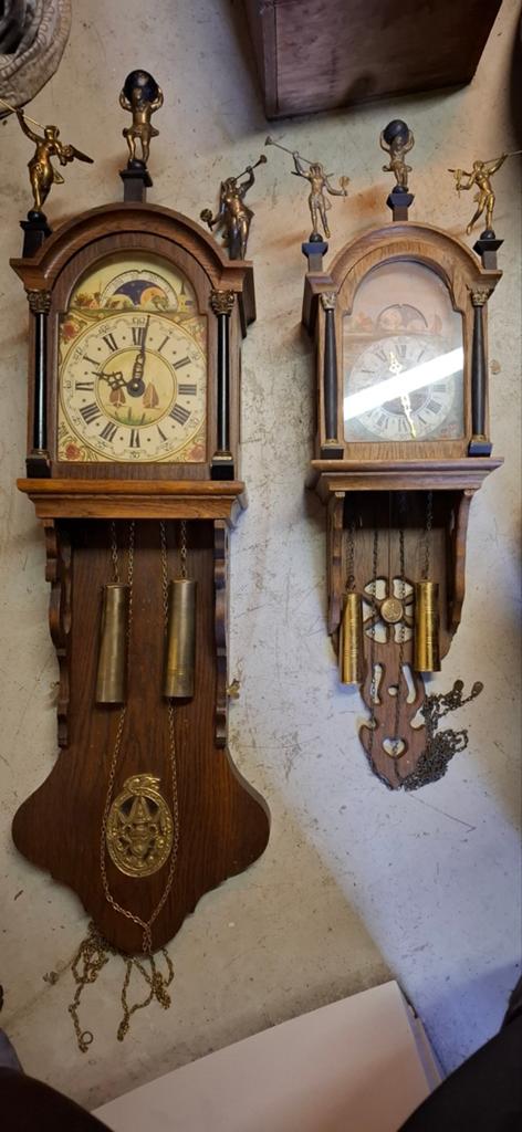 2 oude Klokken - Opknappers - Wandklokken Friese staartklok, Antiek en Kunst, Antiek | Klokken, Ophalen