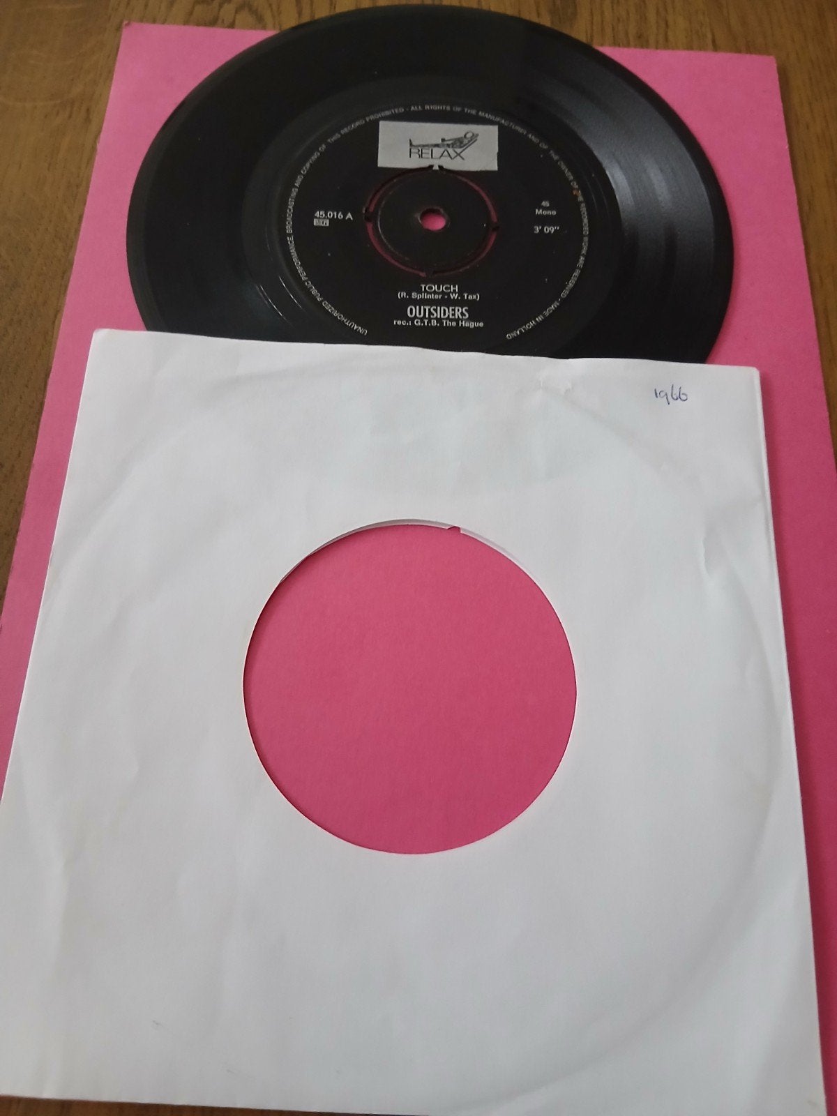 VINYL SINGLE   OUTSIDERS   1966, Ophalen of Verzenden, Zo goed als nieuw, Pop