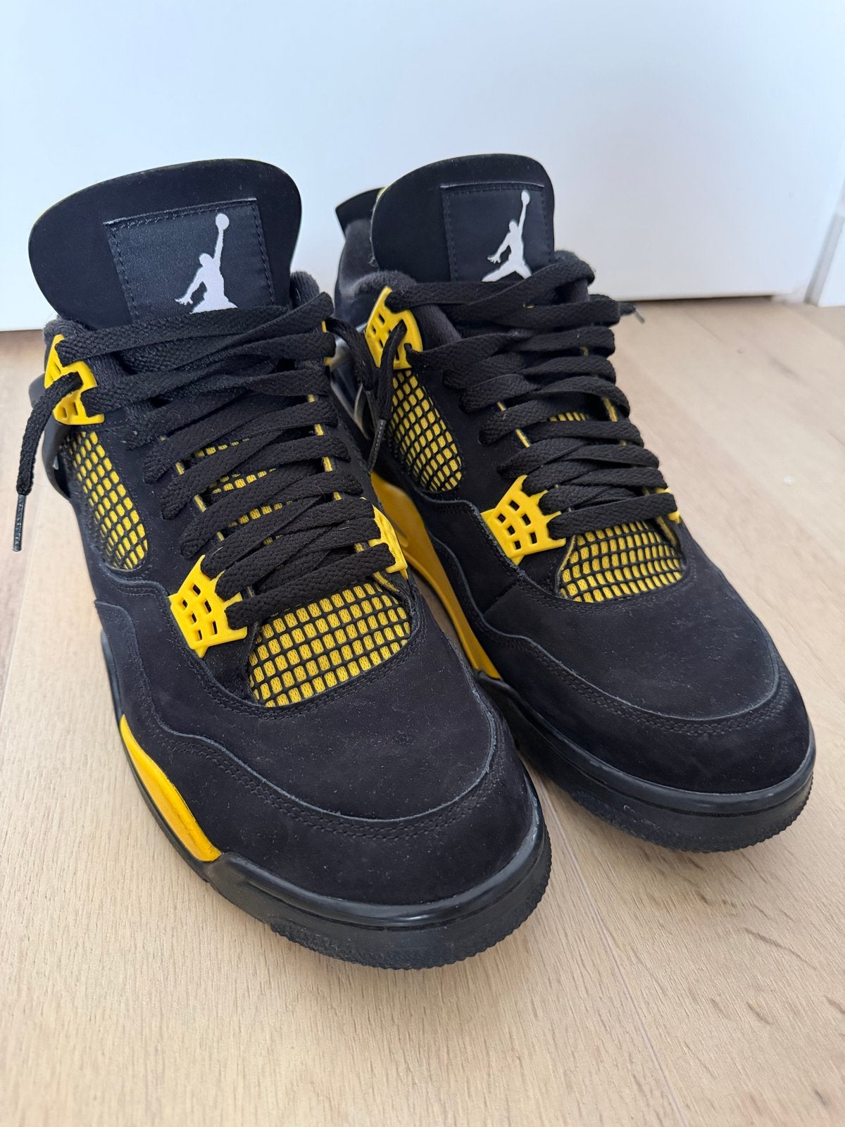 Foto 2 van Nike Air Jordan 4 Retro Thunder - Maat 45