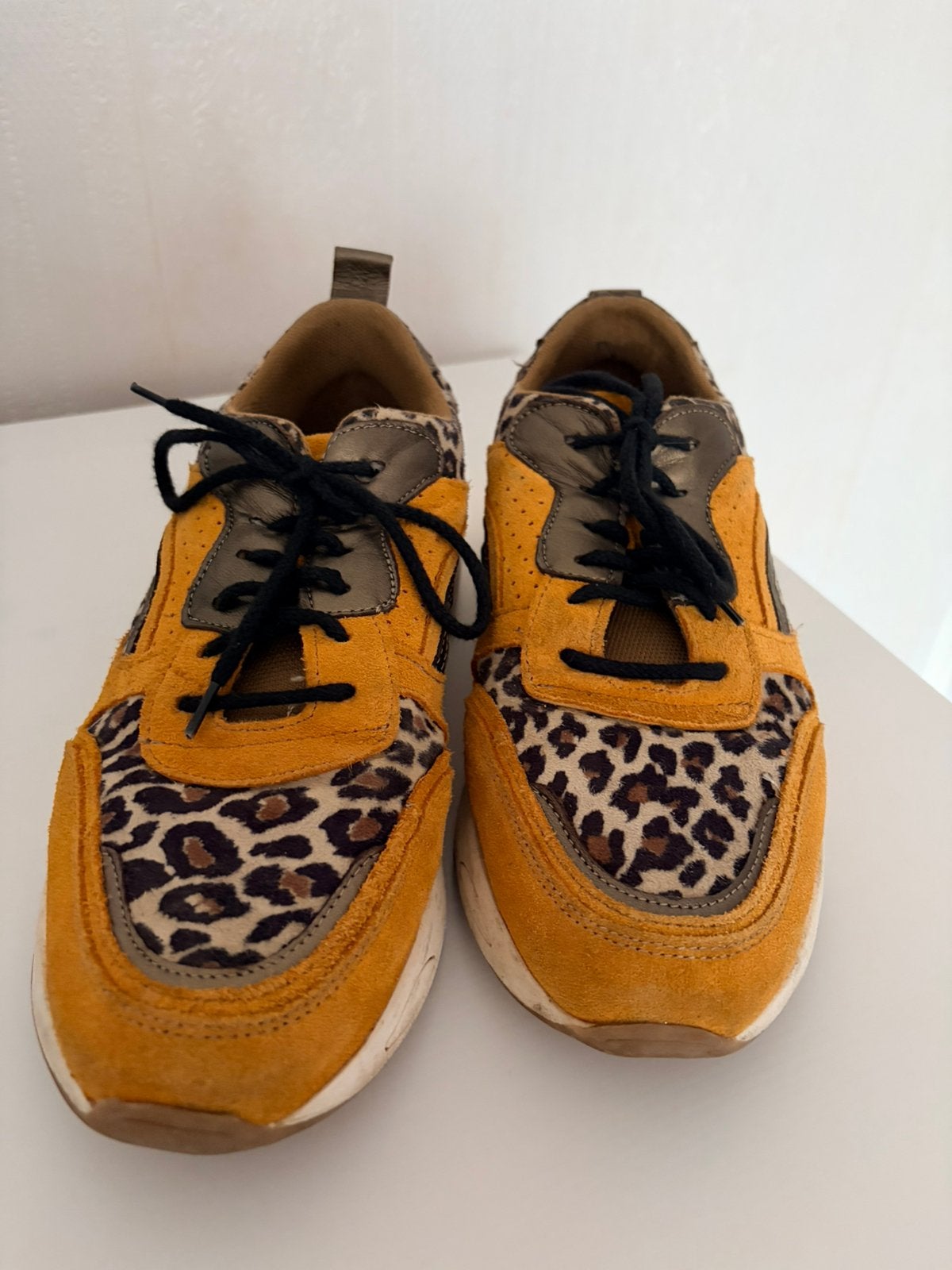 Sneakers luipaard print, Kleding | Dames, Schoenen, Geel, Ophalen of Verzenden, Sneakers of Gympen, Gedragen