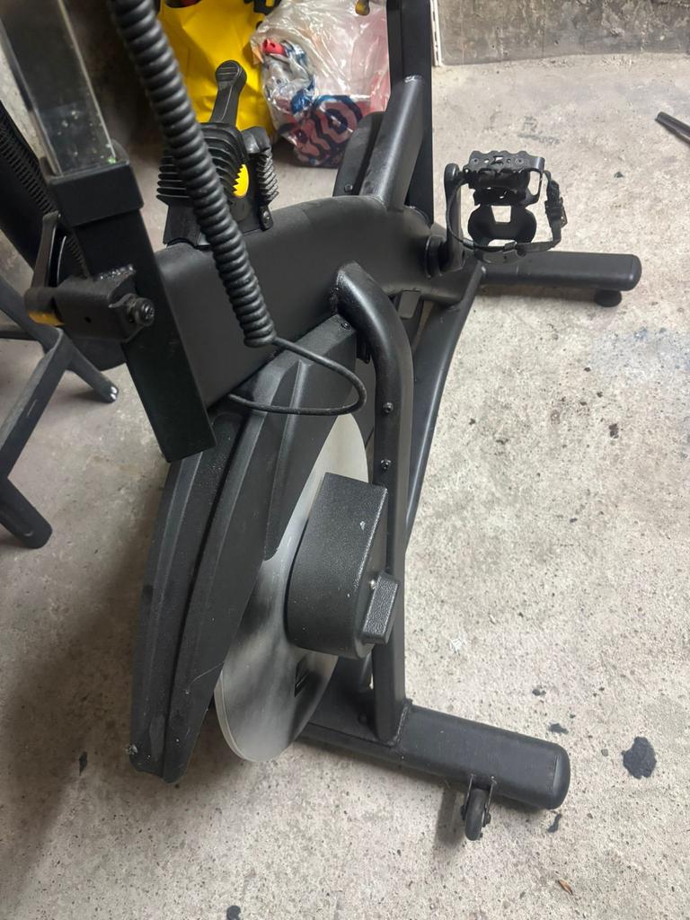 Cardio fiets - versnellingen defect, voor onderdelen/oud ijz, Ophalen, Gebruikt, Metaal, Benen