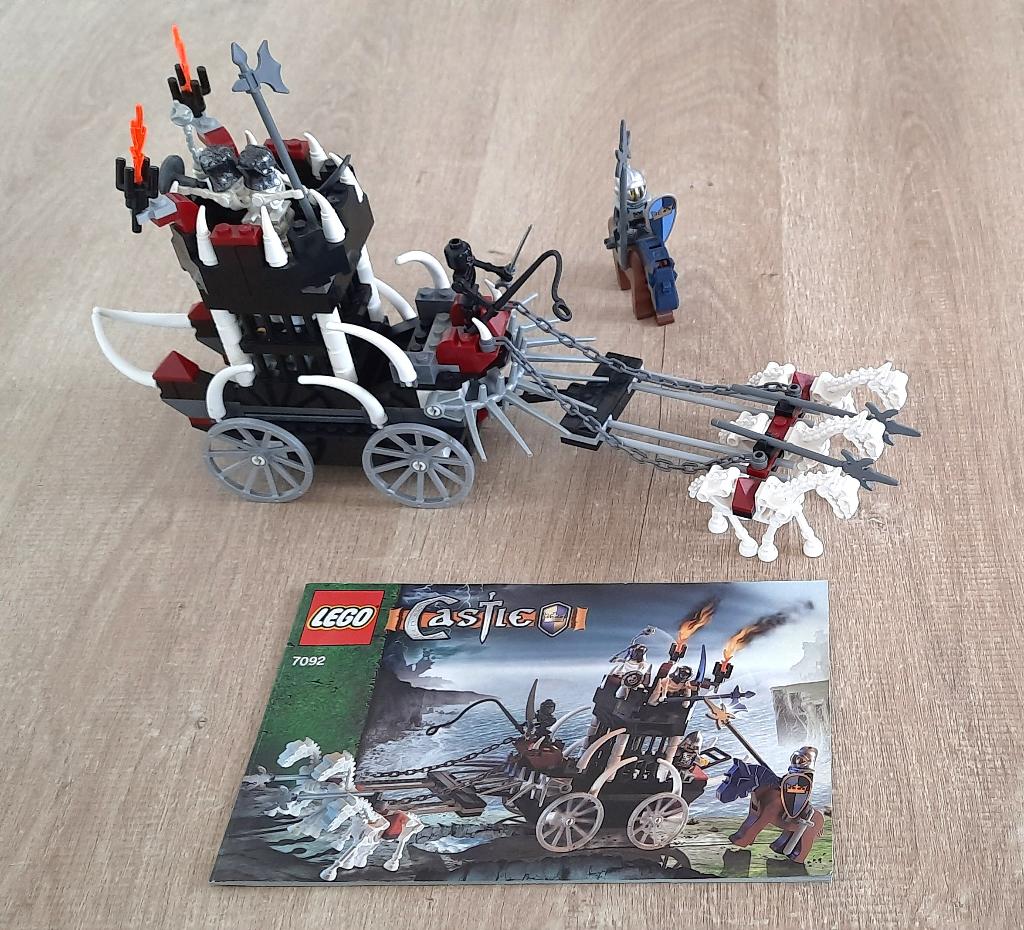 Te koop: Lego 7092 (Skeletons' Prison Carriage - 2007)., Kinderen en Baby's, Speelgoed | Duplo en Lego, Ophalen of Verzenden, Zo goed als nieuw