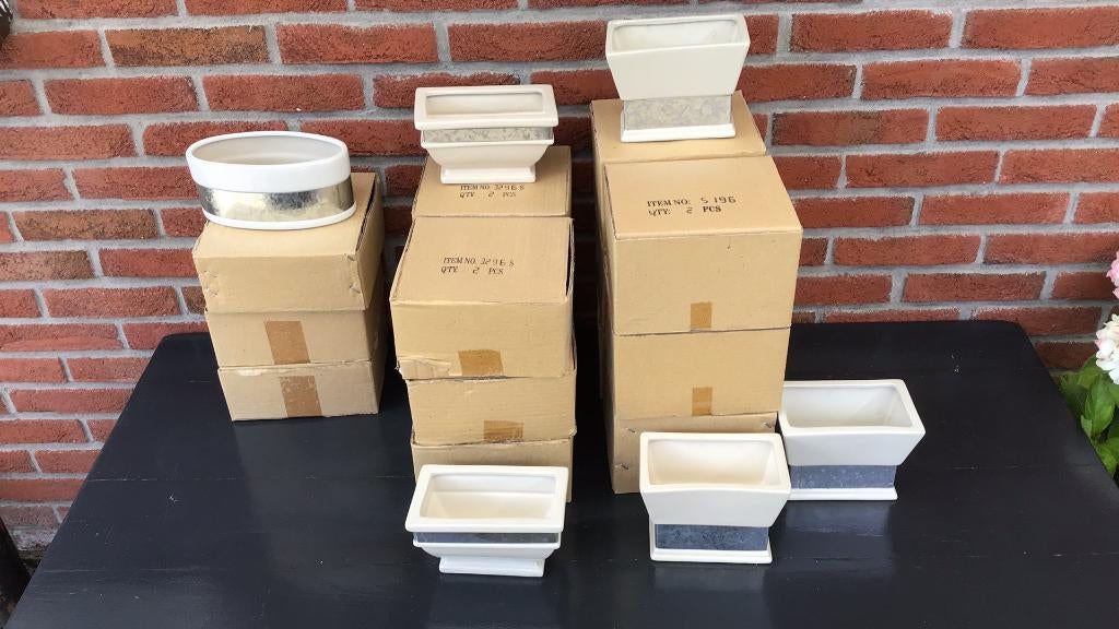 66x Nieuw, 3 modellen bloempotten, bloemstukjes, Ophalen, Rond, Nieuw, Aardewerk