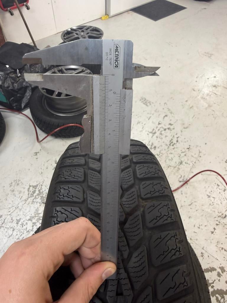 Dunlop winterbanden 185/65/R15, Auto diversen, Ophalen, Gebruikt