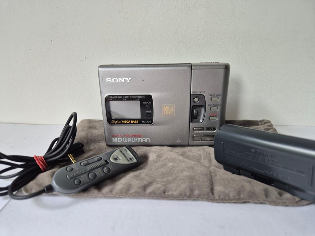 Sony MZ-R30 MiniDisc Recorder - Incl. Remote, Batterij, Case, Ophalen of Verzenden, Minidisc-speler