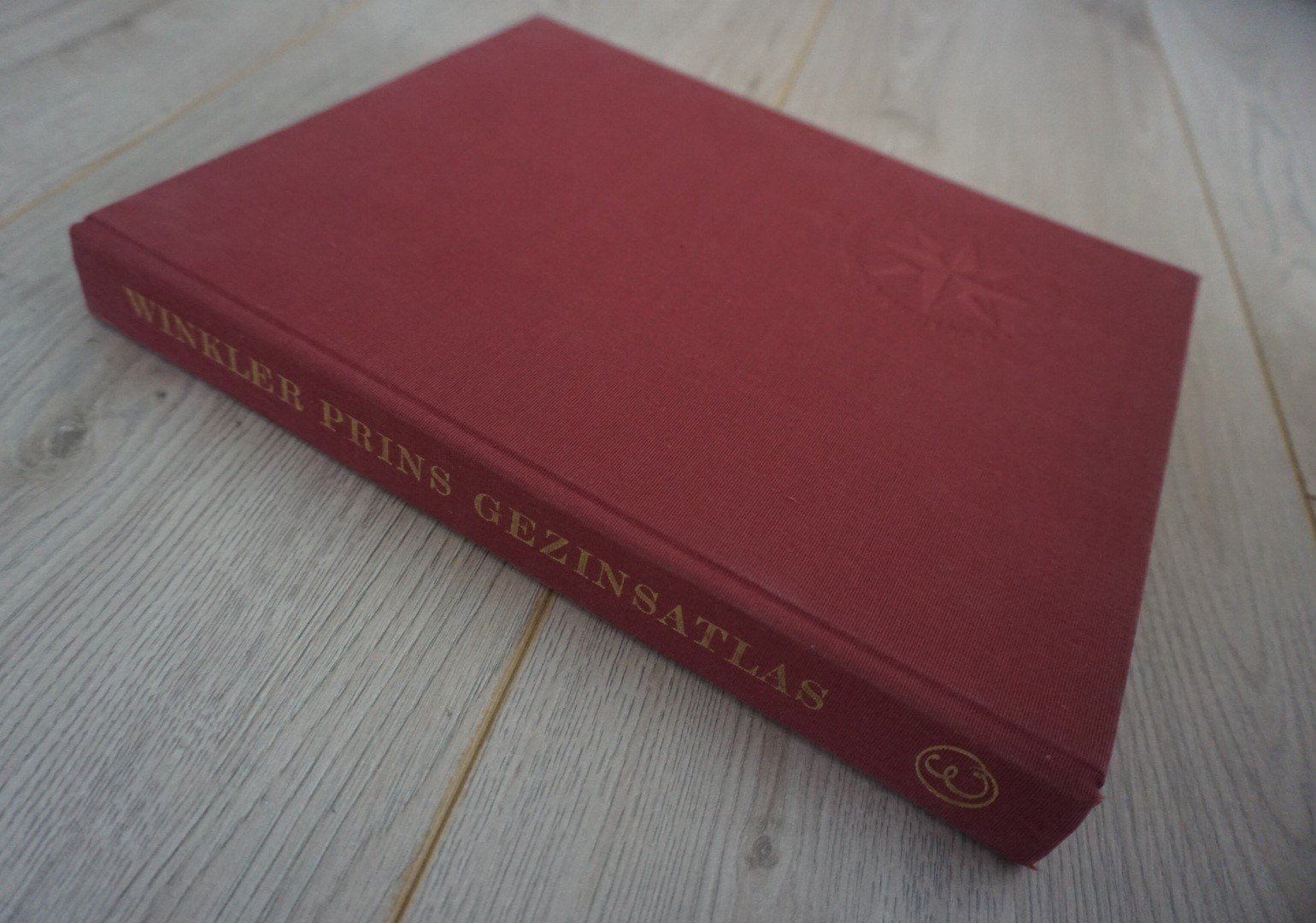 Winkler Prins Gezinsatlas uit 1969, Gelezen, Overige atlassen, Ophalen of Verzenden, 1800 tot 2000