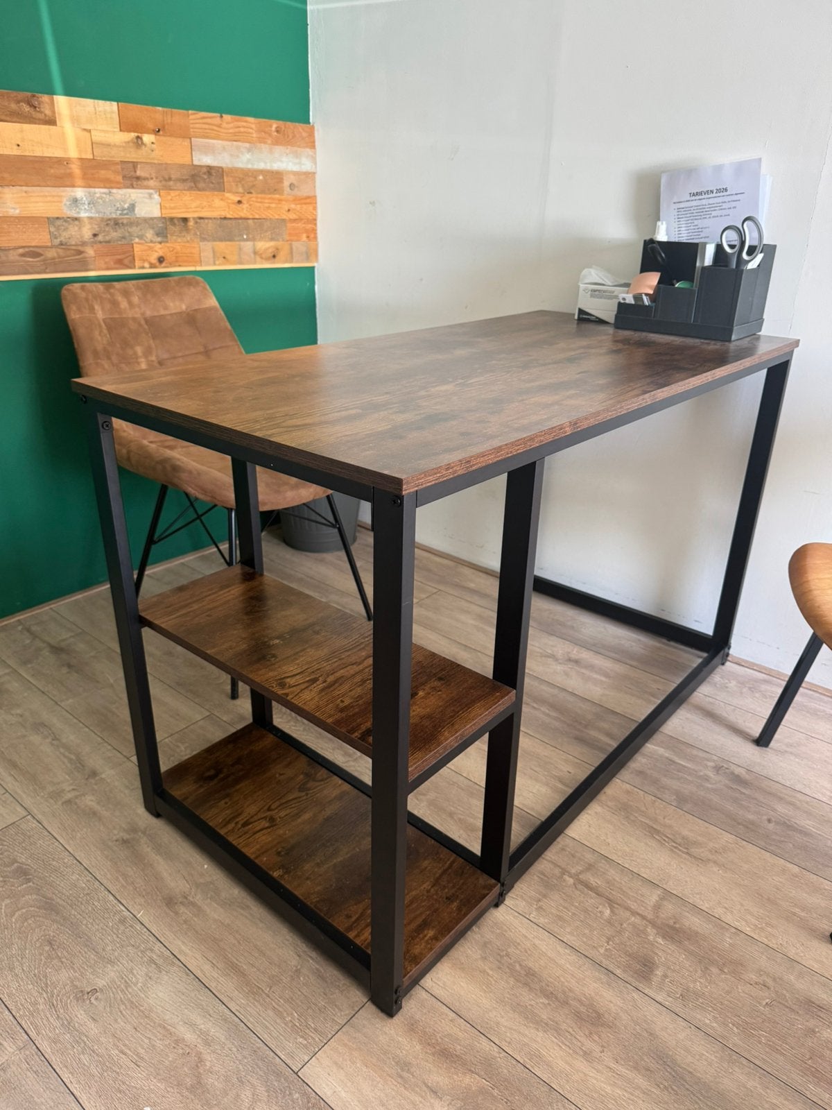 Bureau industrieel donker hout, Ophalen, 100 tot 150 cm, Zo goed als nieuw, Rechthoekig