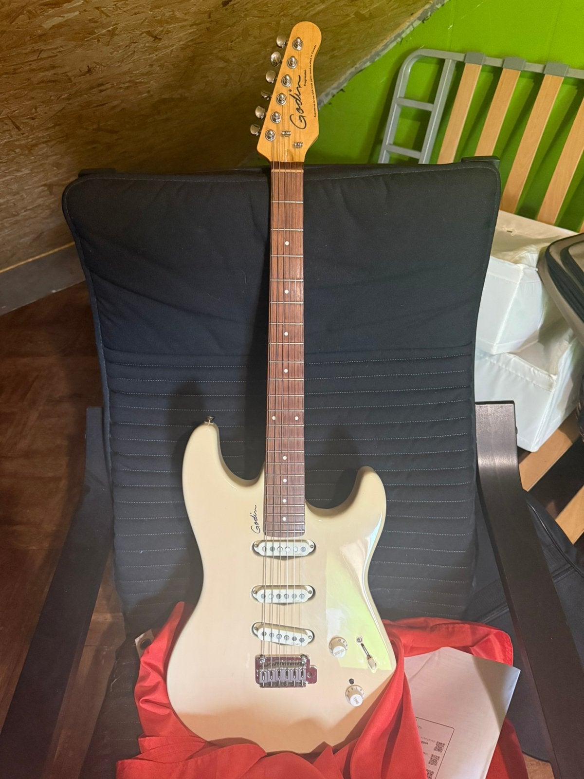 Godin progression beige inclusief zak, Muziek en Instrumenten, Ophalen of Verzenden, Zo goed als nieuw, Solid body, Overige merken
