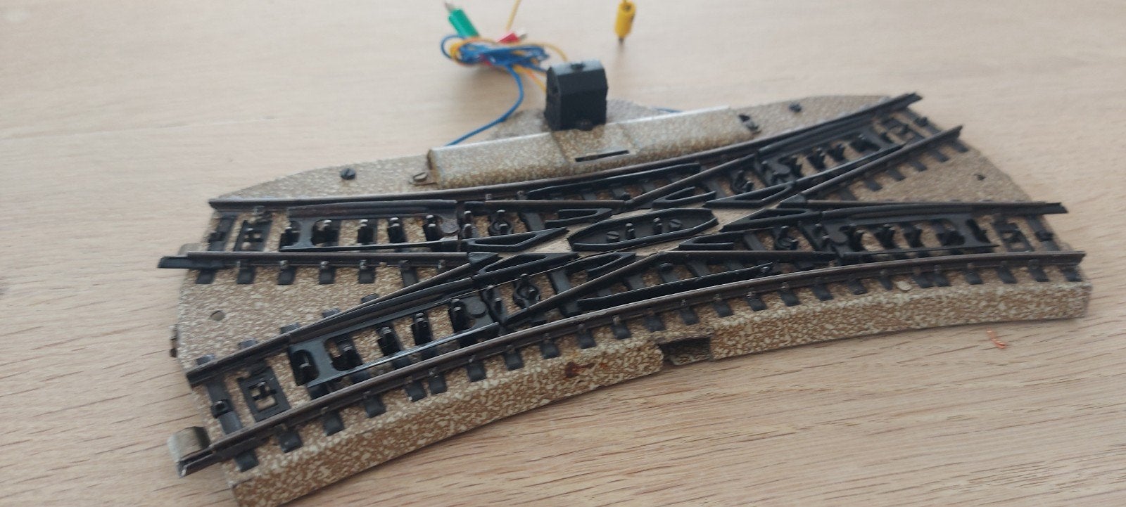 Märklin elektrische kruiswissel+lantaarn artnr 5128, Arnold, Gelijkstroom, Rails, Ophalen of Verzenden