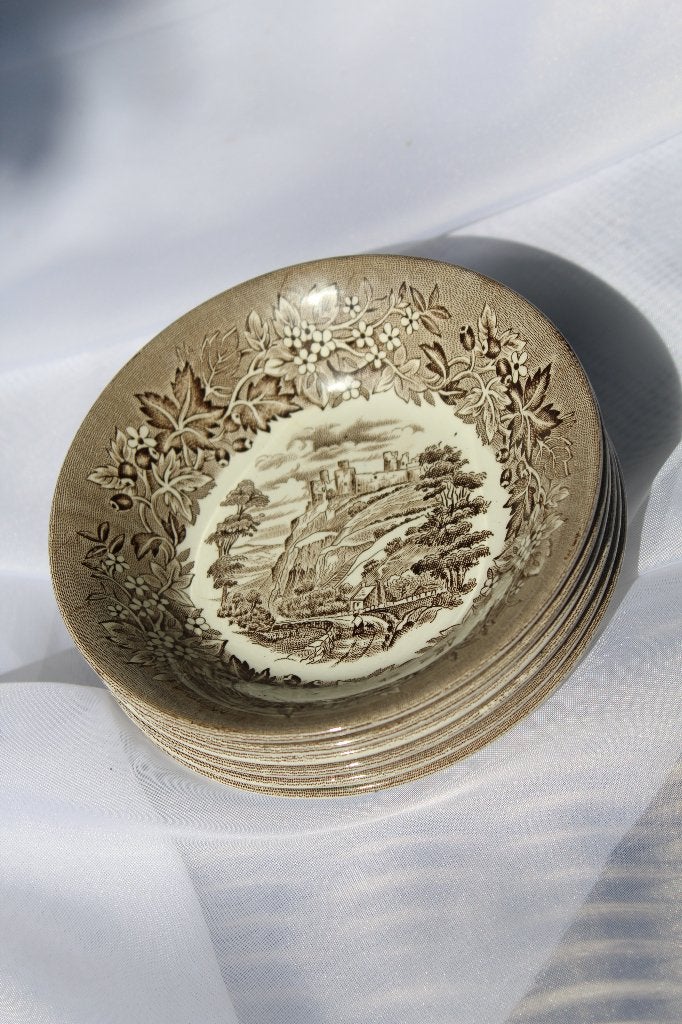 English Ironstone Bordjes Castles Brown 6 stuks, Overige merken, Klassiek, Ophalen of Verzenden, Zo goed als nieuw