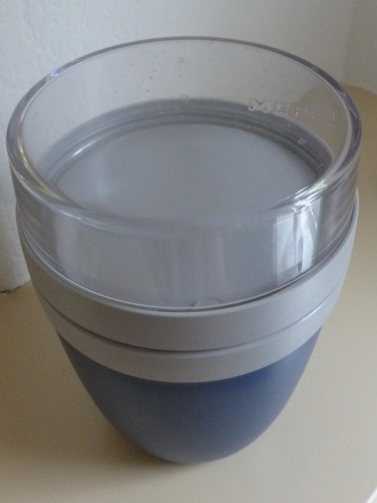 Mepal beker voor yogurt e.d  1x gebruikt, Ophalen, Zo goed als nieuw, Blauw, Rond