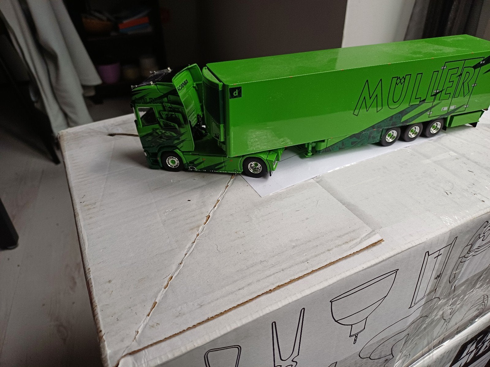 Model Scania vrachtwagen Műller Royal Flash Tekno, Ophalen of Verzenden, Zo goed als nieuw, Truck, Overige merken