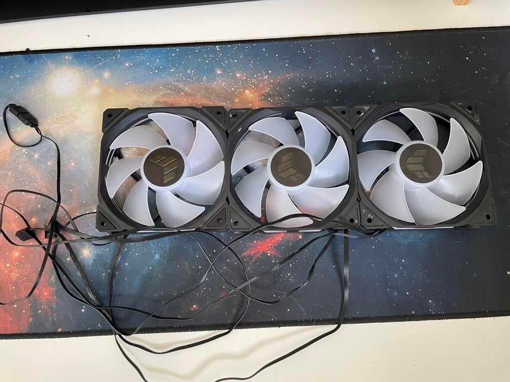 Asus TUF GAMING TR120 ARGB case fans set van 3, Computers en Software, Computerkoelers, Ophalen of Verzenden, Zo goed als nieuw