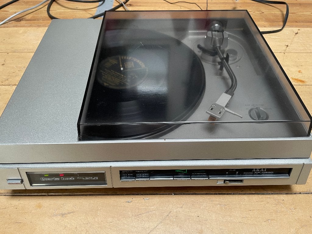 AKAI AP-Q330 | Direct Drive | Fully automatic | Quartz lock, Automatisch, Ophalen of Verzenden, Zo goed als nieuw, Platenspeler