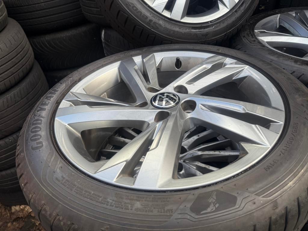 Volkswagen valencia 17 inch velgen golf touran caddy r line, Auto-onderdelen, Banden en Velgen, Gebruikt, Banden en Velgen, 17 inch