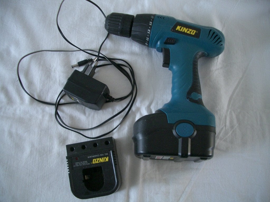 boormachine boren gereedschap kinzo cordless drill oplader, Ophalen of Verzenden, Gebruikt, 400 tot 600 watt, Boormachine