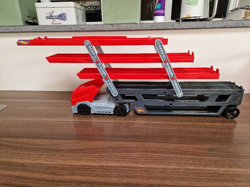 Hot Wheels Megatruck met ruimte voor maximaal 50 auto's, Ophalen of Verzenden, Zo goed als nieuw