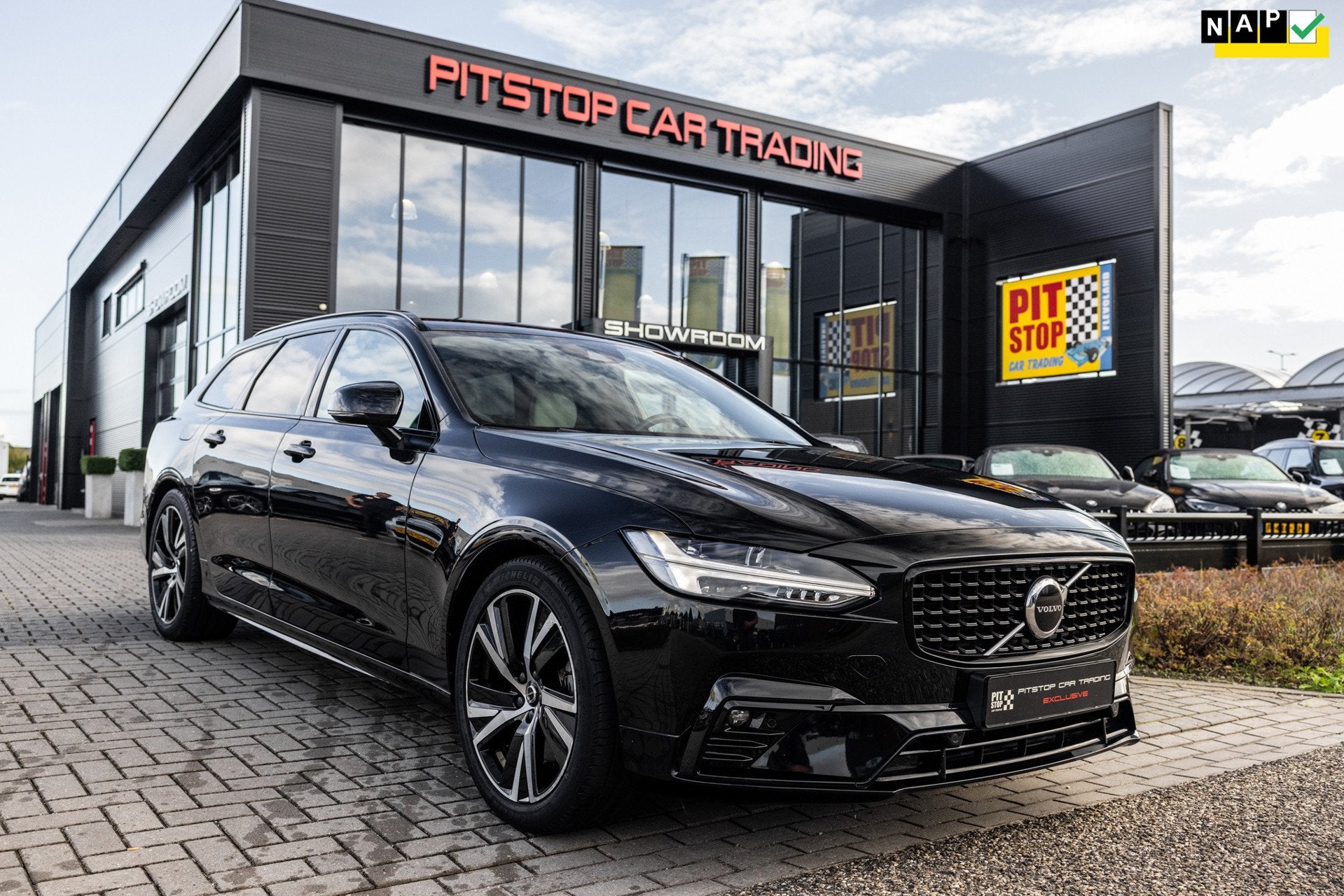 Volvo V90 B4 Ultimate Dark, ACC, Trekhaak, 1e eigenaar, Stuu, Auto's, Euro 6, 4 cilinders, Zwart, 1731 kg