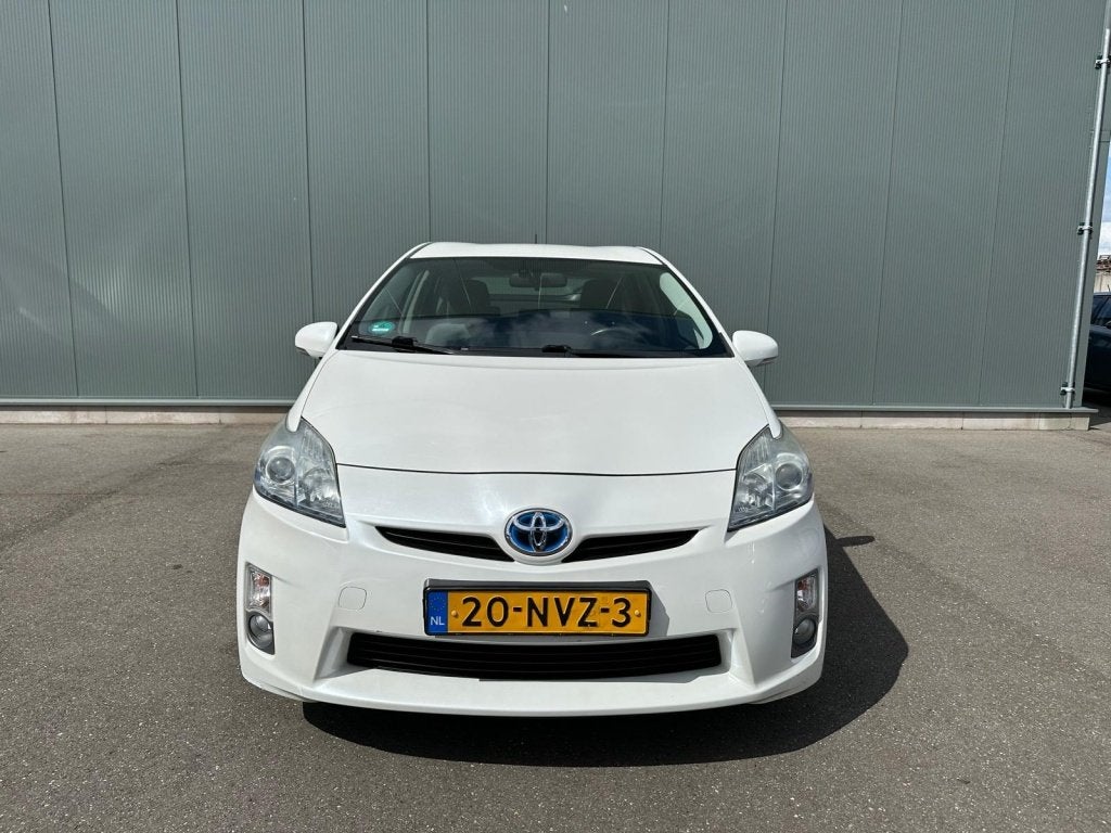Toyota Prius 1.8 Aspiration HUD | KEYLESS | BOEKJE !, Auto's, Toyota, Automaat, 4 cilinders, Wit, Origineel Nederlands