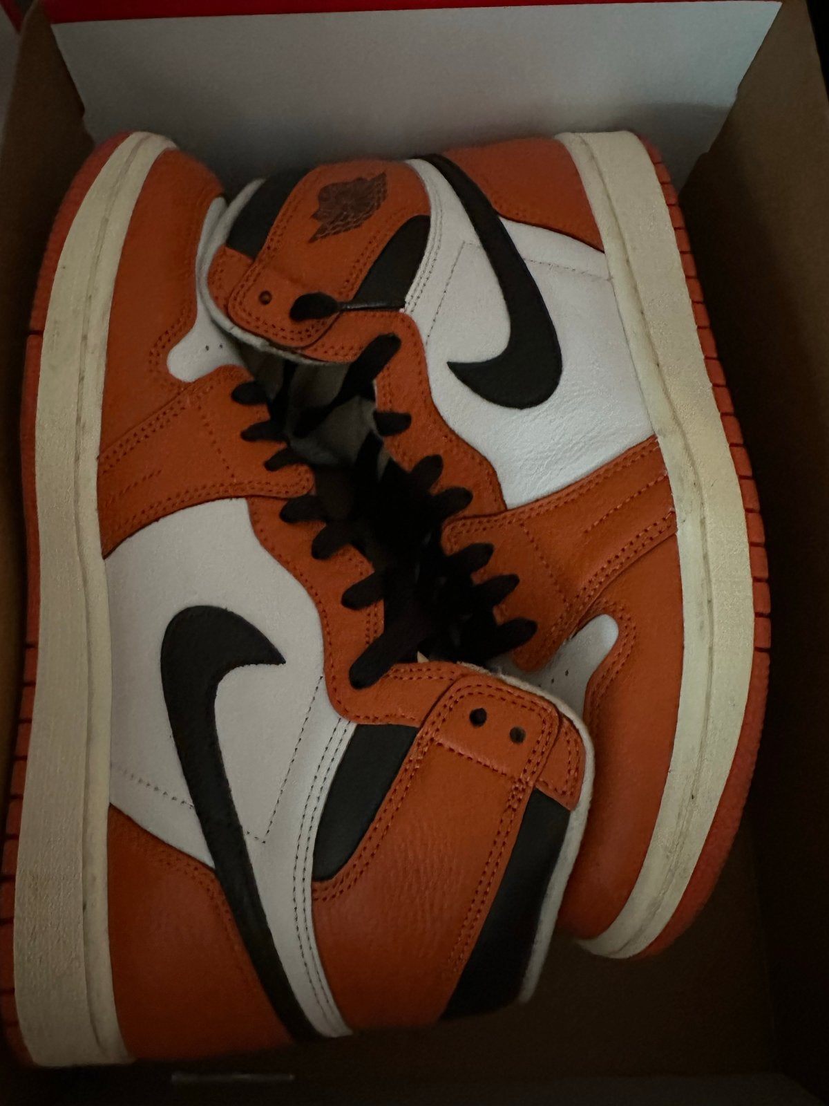 Jordan 1 High Starfish - Maat 42,5 (custom black swoosh), Kleding | Dames, Schoenen, Oranje, Ophalen of Verzenden, Sneakers of Gympen