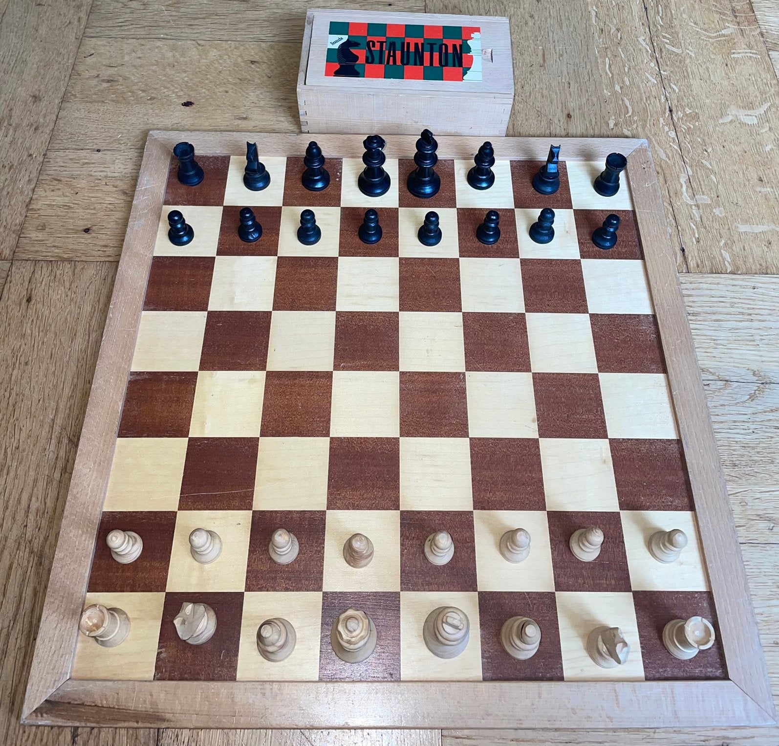 Staunton schaakset houten schaakbord schaakstukken 60mm, Ophalen of Verzenden, Zo goed als nieuw