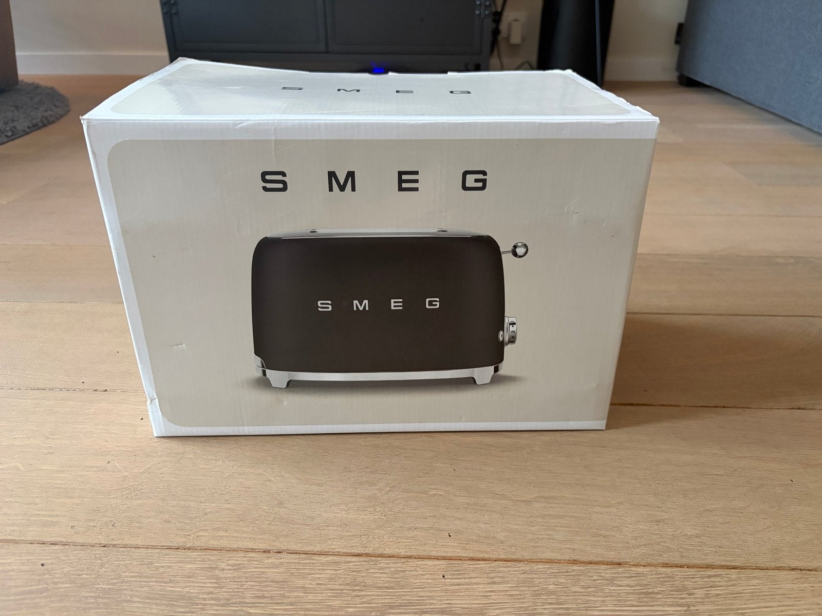 Nieuwe mat zwarte Smeg broodrooster - Ongeopend in doos, Witgoed en Apparatuur, Broodroosters, Ophalen of Verzenden, Nieuw