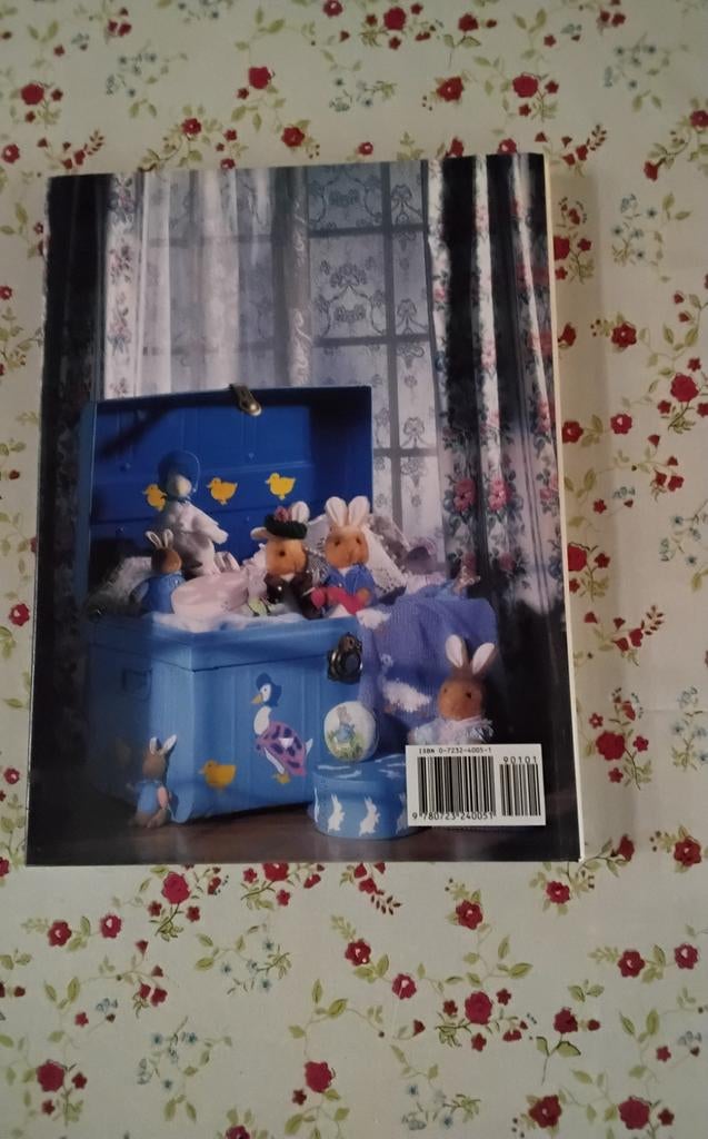 Toys and Designs from The World of Beatrix Potter, Ophalen of Verzenden, Zo goed als nieuw, Scrapbooking en Knutselen, Eden Toys Inc., Anne Wilkinson, Pat Menchini, Janet Byers
