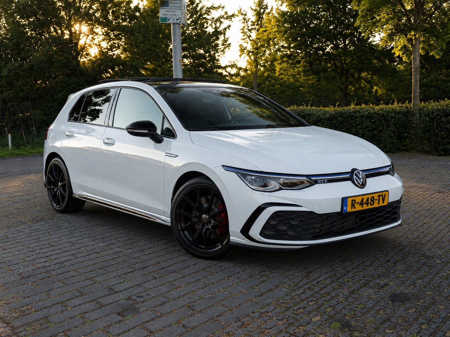 Volkswagen Golf 8 1.4 GTE 204pk DSG 2021 Wit, Auto's, Zwart, Verblindingsvrij grootlicht, Wit, Plug-in hybride