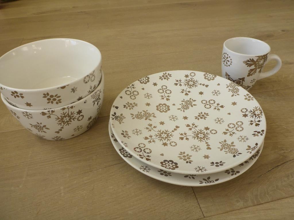 Serviesdelen hema met sterren., Huis en Inrichting, Keuken | Servies, Keramiek, Overige typen, Ophalen of Verzenden, Zo goed als nieuw