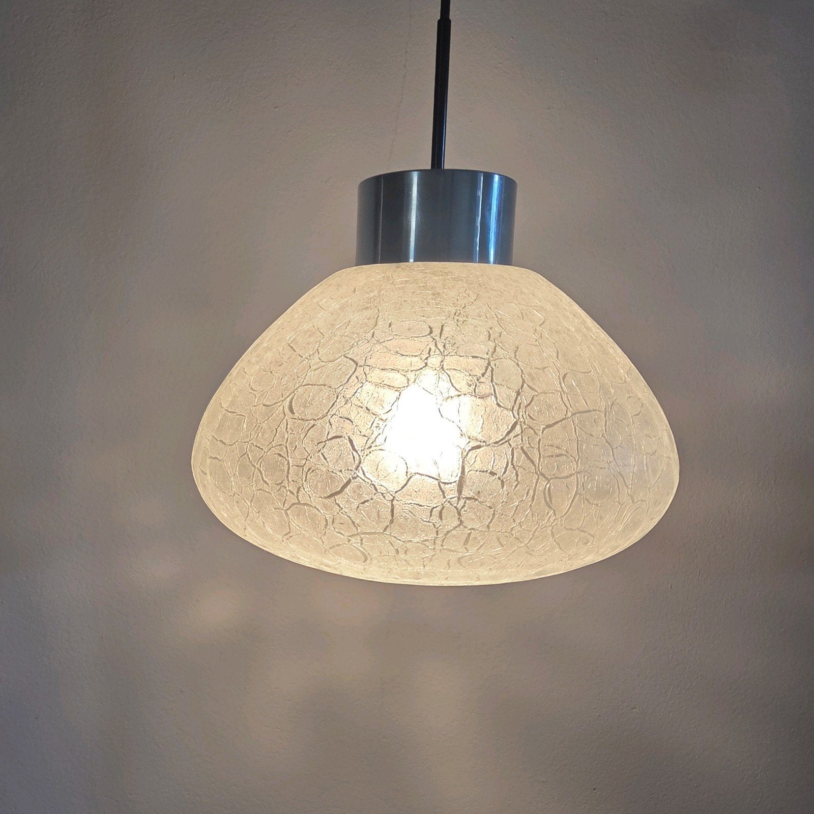 Mid-century modern jaren 60 ijsglas hanglamp lamp Doria, Ophalen, E27 (groot), Zo goed als nieuw, Glas
