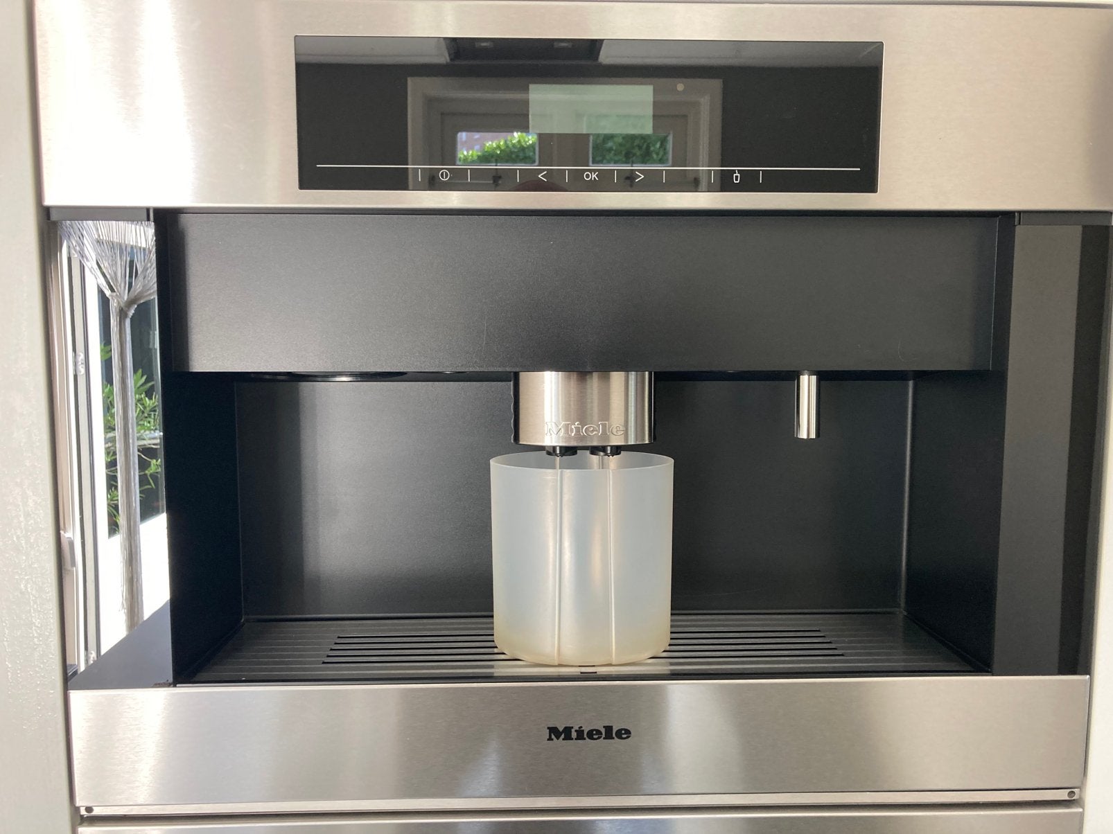 Miele CVA 5065 koffiemachine voor onderdelen - defect, Koffiemachine, Gemalen koffie, Zo goed als nieuw, Ophalen