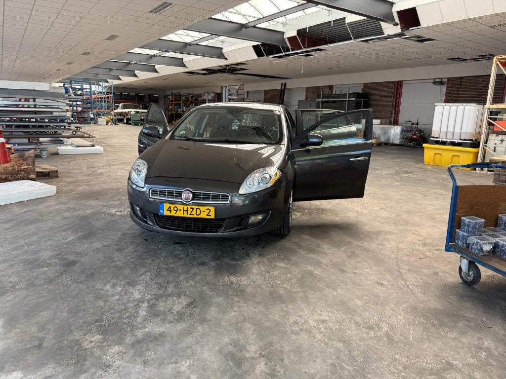 Fiat Bravo 1.4 16V 150 5DR 2009 Grijs, Auto's, Fiat, Voorwielaandrijving, Stof, Zwart, 4 cilinders